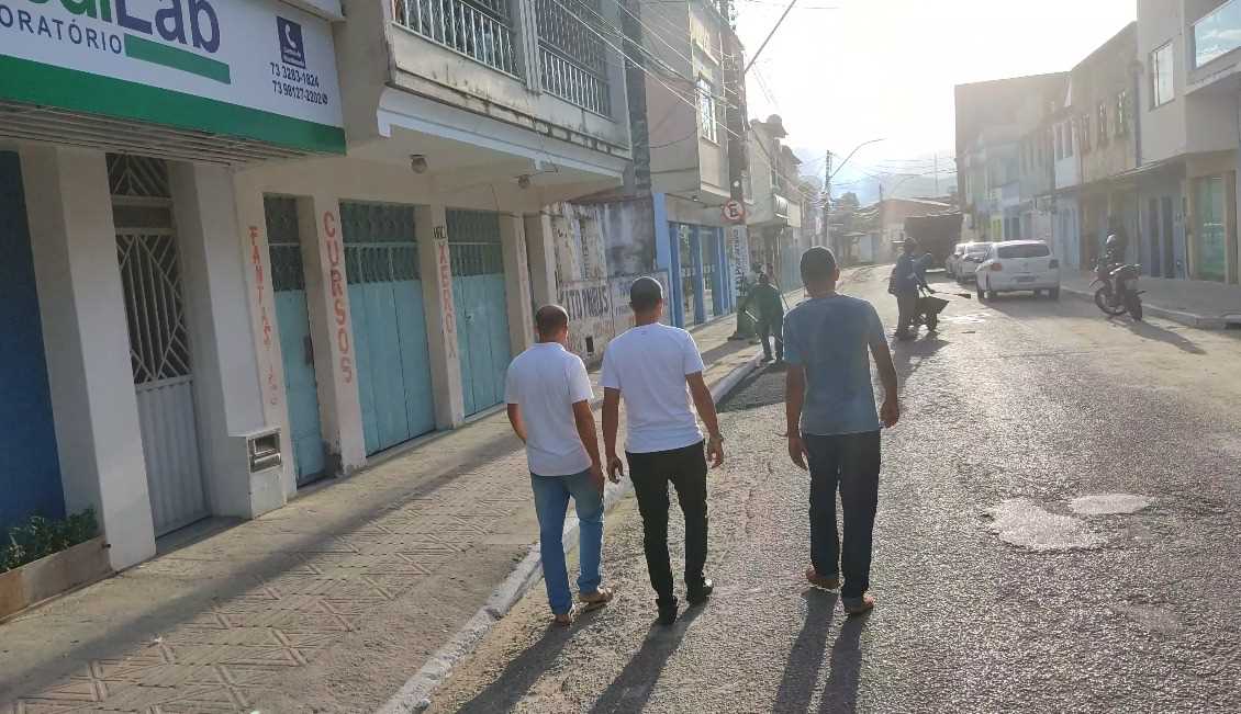 Camacã: Prefeito acompanha recapeamento asfáltico no centro da cidade